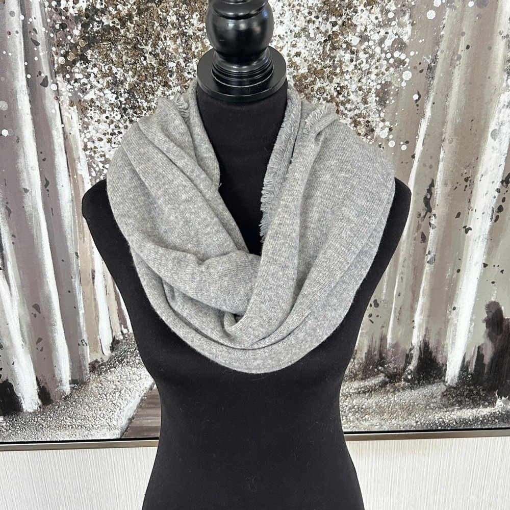 +Beryll Women's Light Gray 100% Cashmere Lightweight Scarf Wrap NWT
